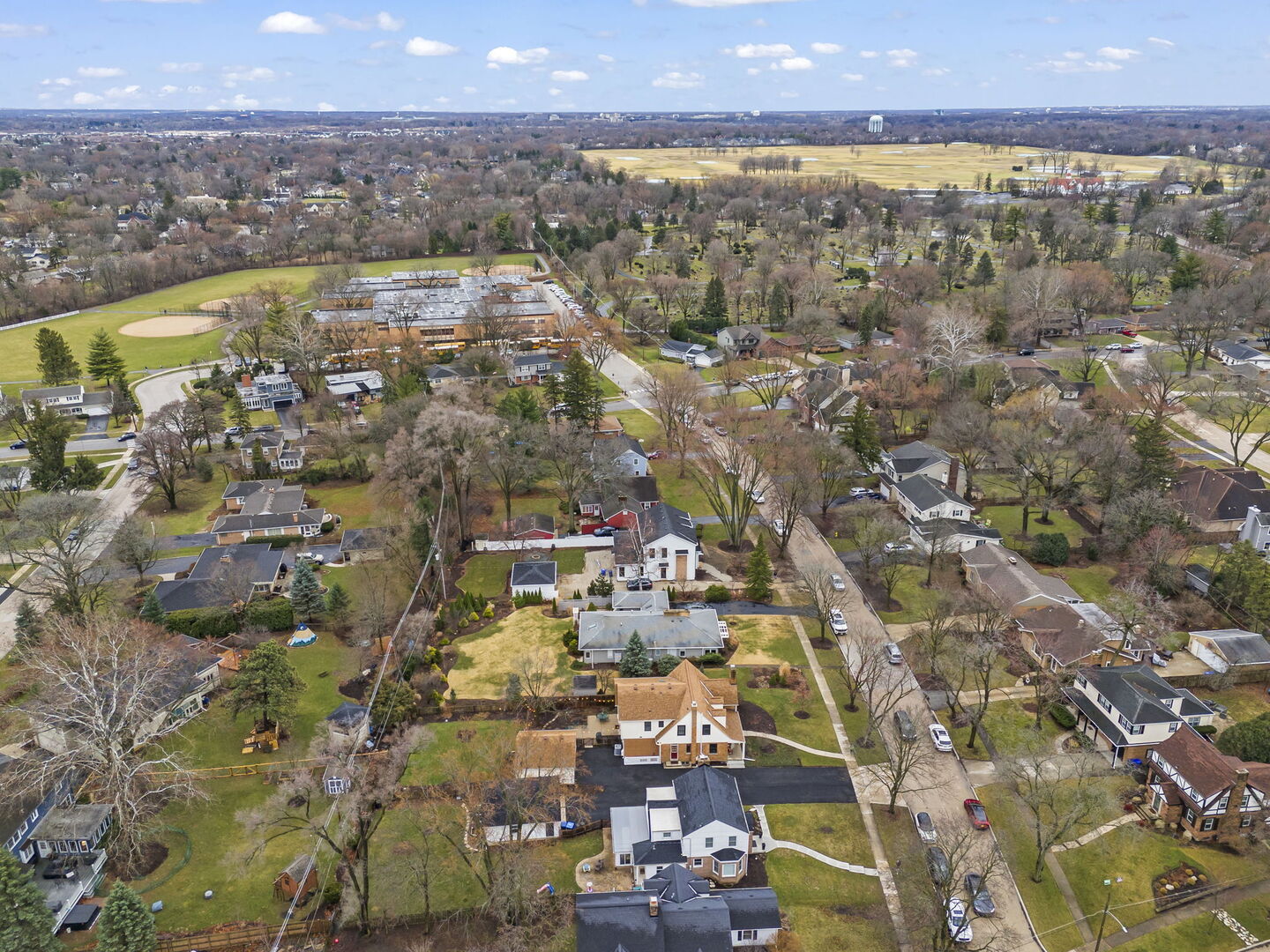 909 S Wheaton Avenue, Wheaton, IL 60189