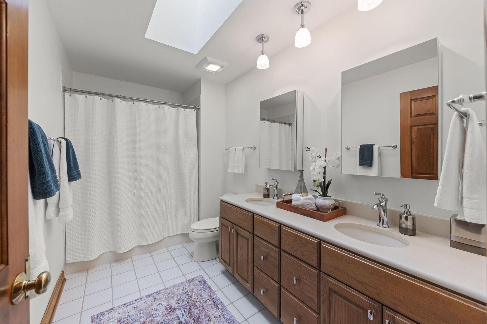 909 S Wheaton Avenue, Wheaton, IL 60189