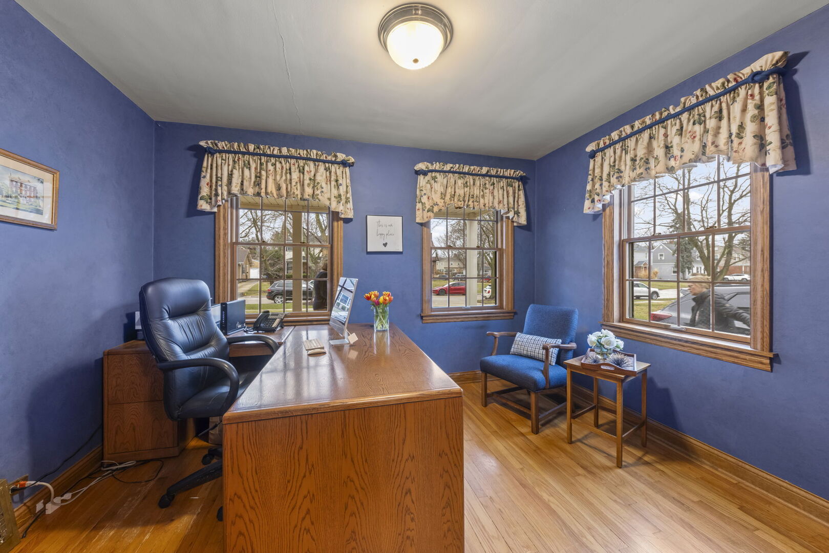 909 S Wheaton Avenue, Wheaton, IL 60189