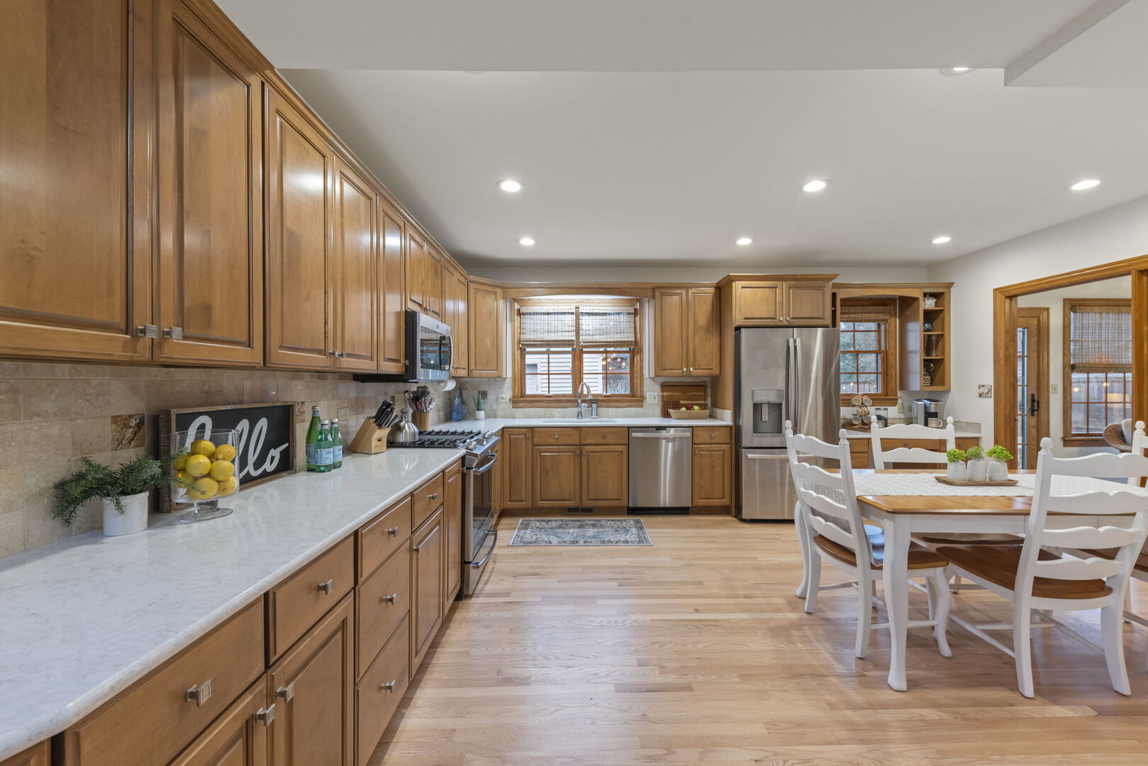 909 S Wheaton Avenue, Wheaton, IL 60189