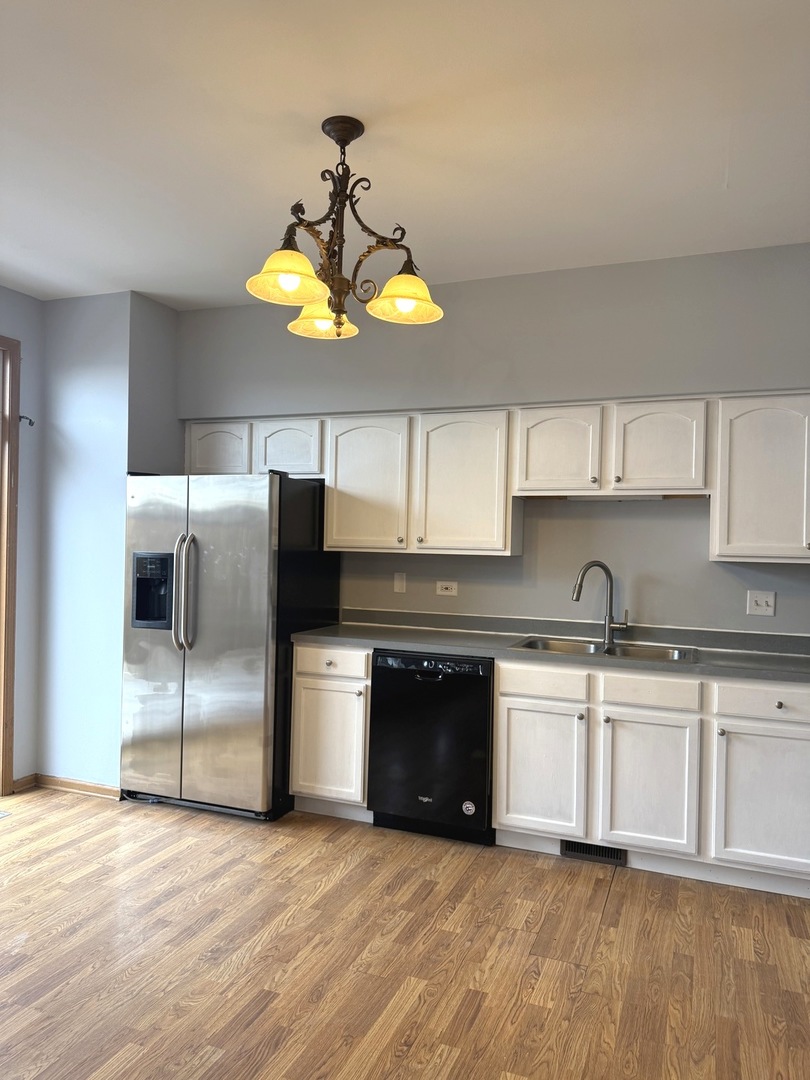 2208 REBECCA Circle #2208, Montgomery, IL 60538