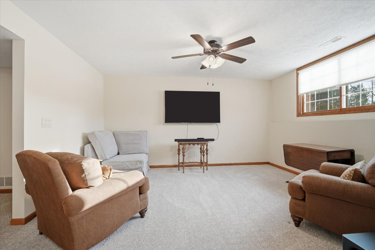 9 Spruce Court, Bloomington, IL 61704