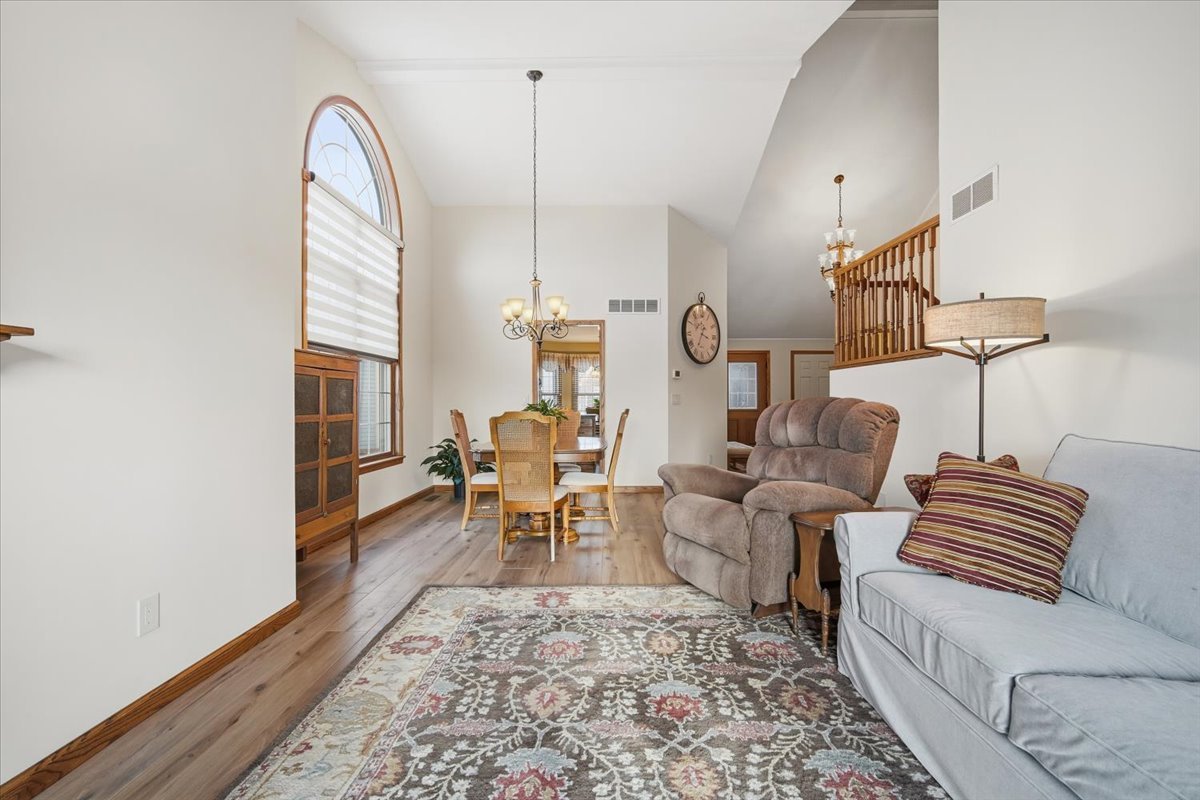 9 Spruce Court, Bloomington, IL 61704