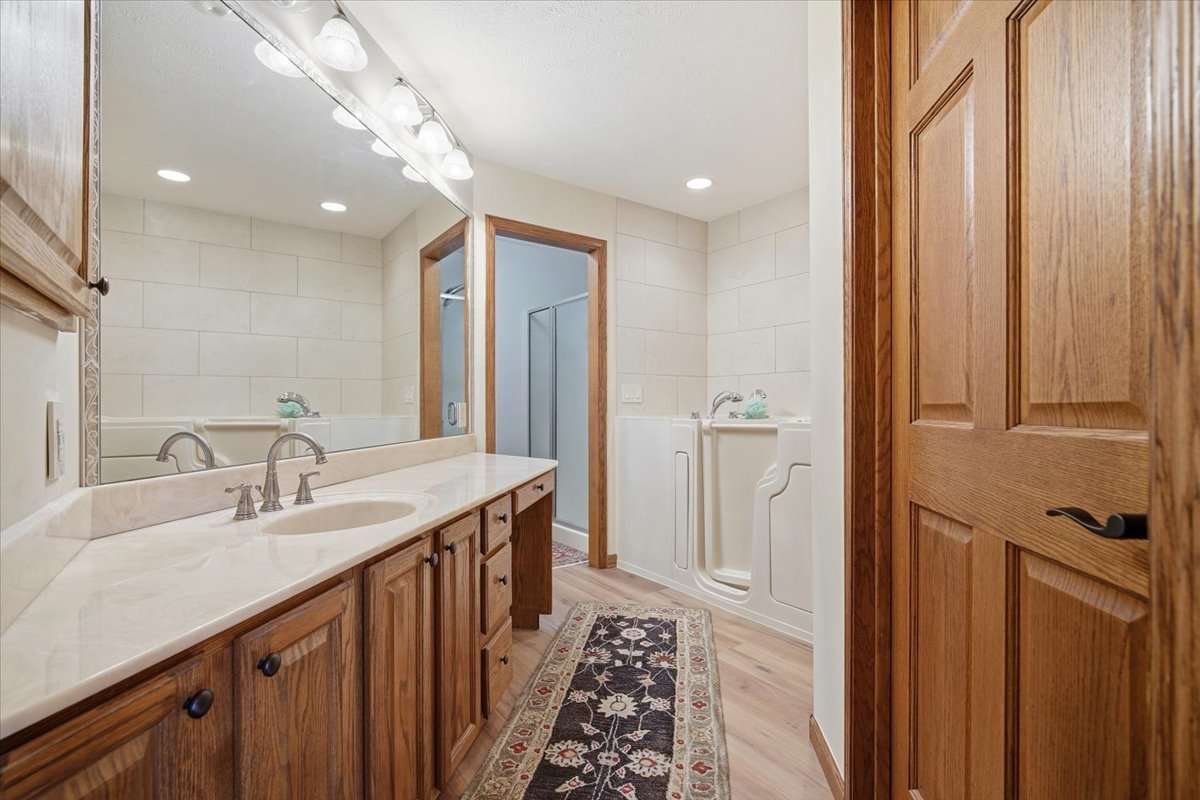 9 Spruce Court, Bloomington, IL 61704