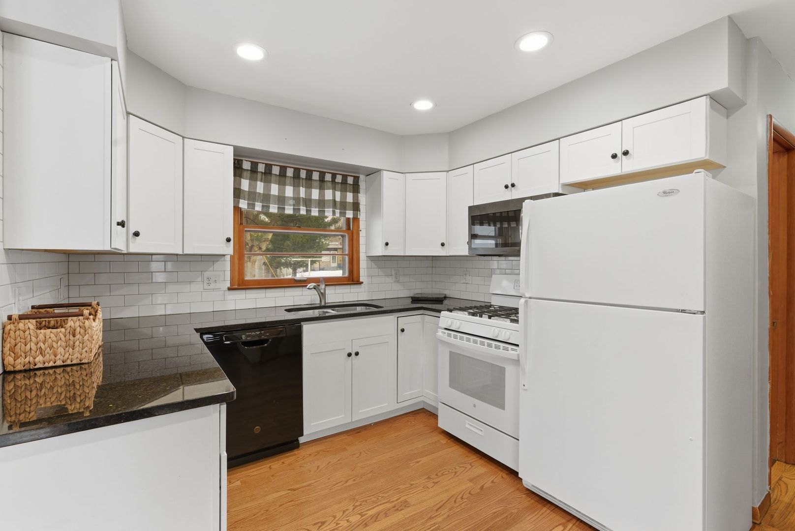 311 Crescent Drive, Sycamore, IL 60178