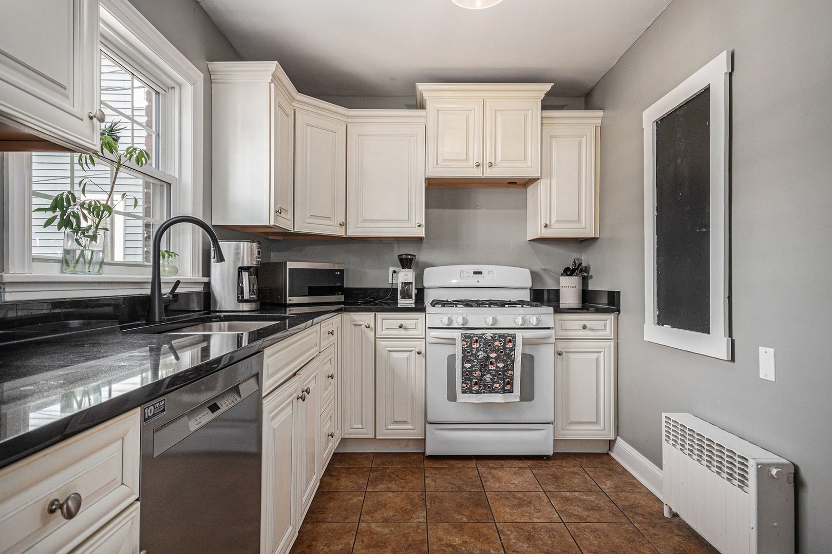 474 S York Street, Elmhurst, IL 60126