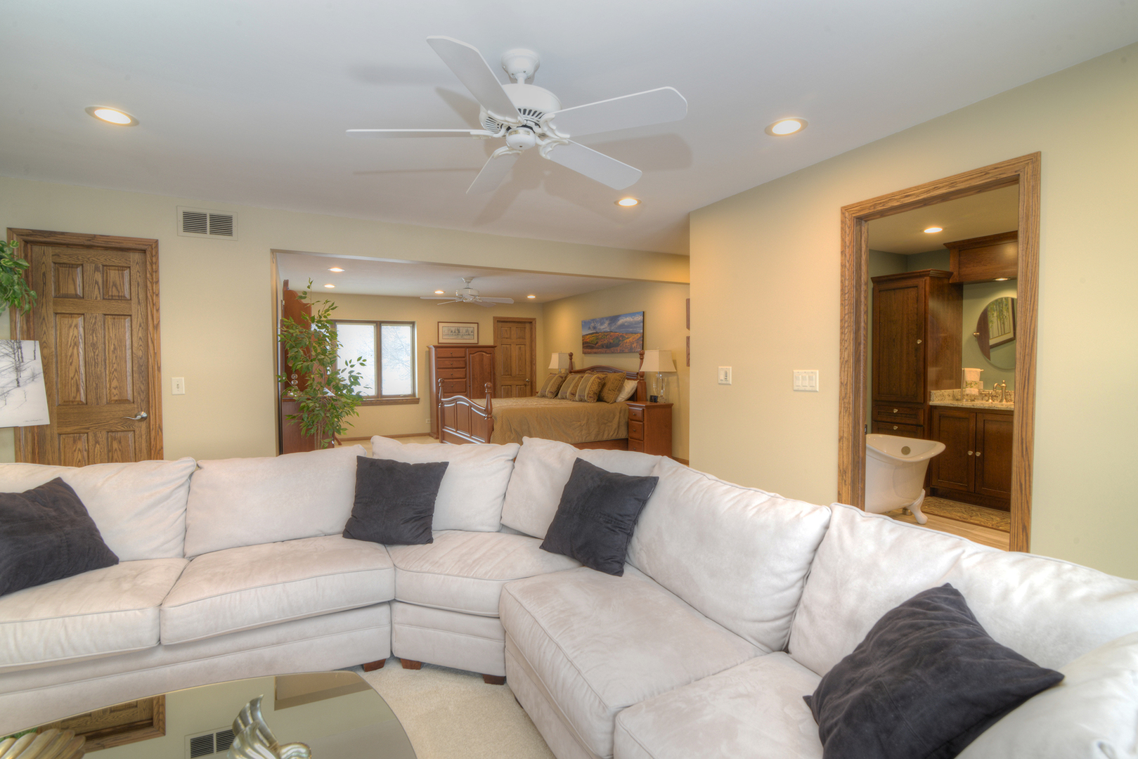 400 Cardinal Drive, Bloomingdale, IL 60108