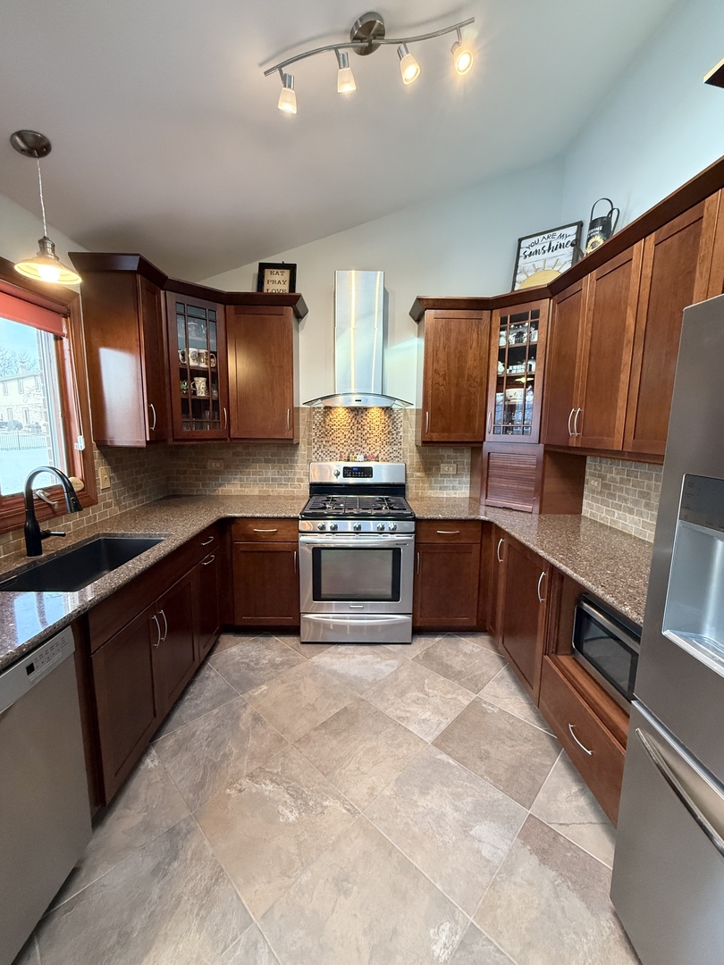 17362 Brook Hill Drive, Orland Park, IL 60467