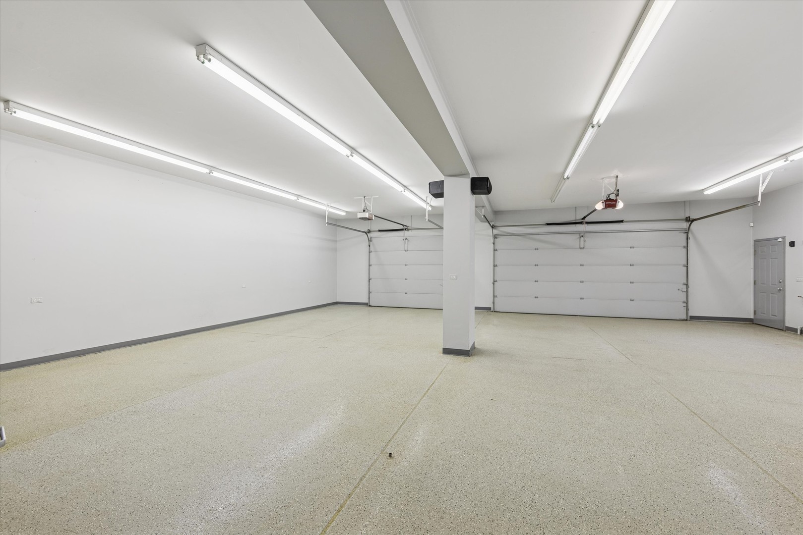 16W125 89th Street, Burr Ridge, IL 60527