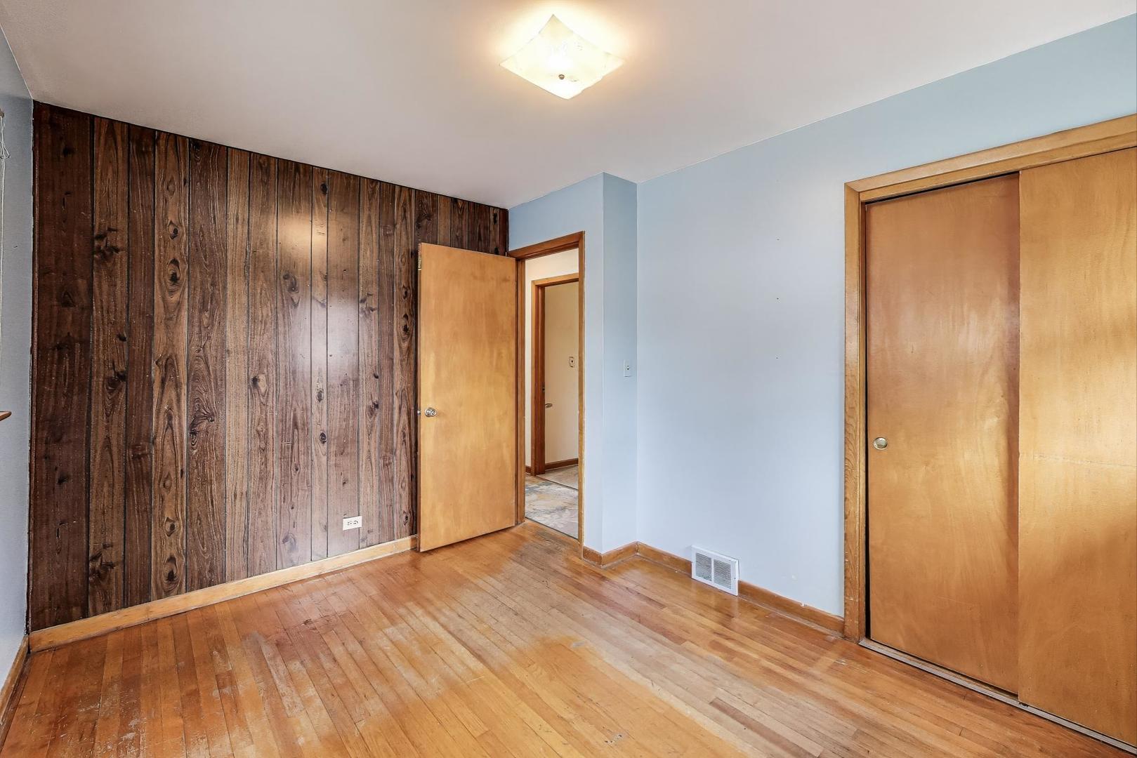 738 N Parker Street, Elmhurst, IL 60126