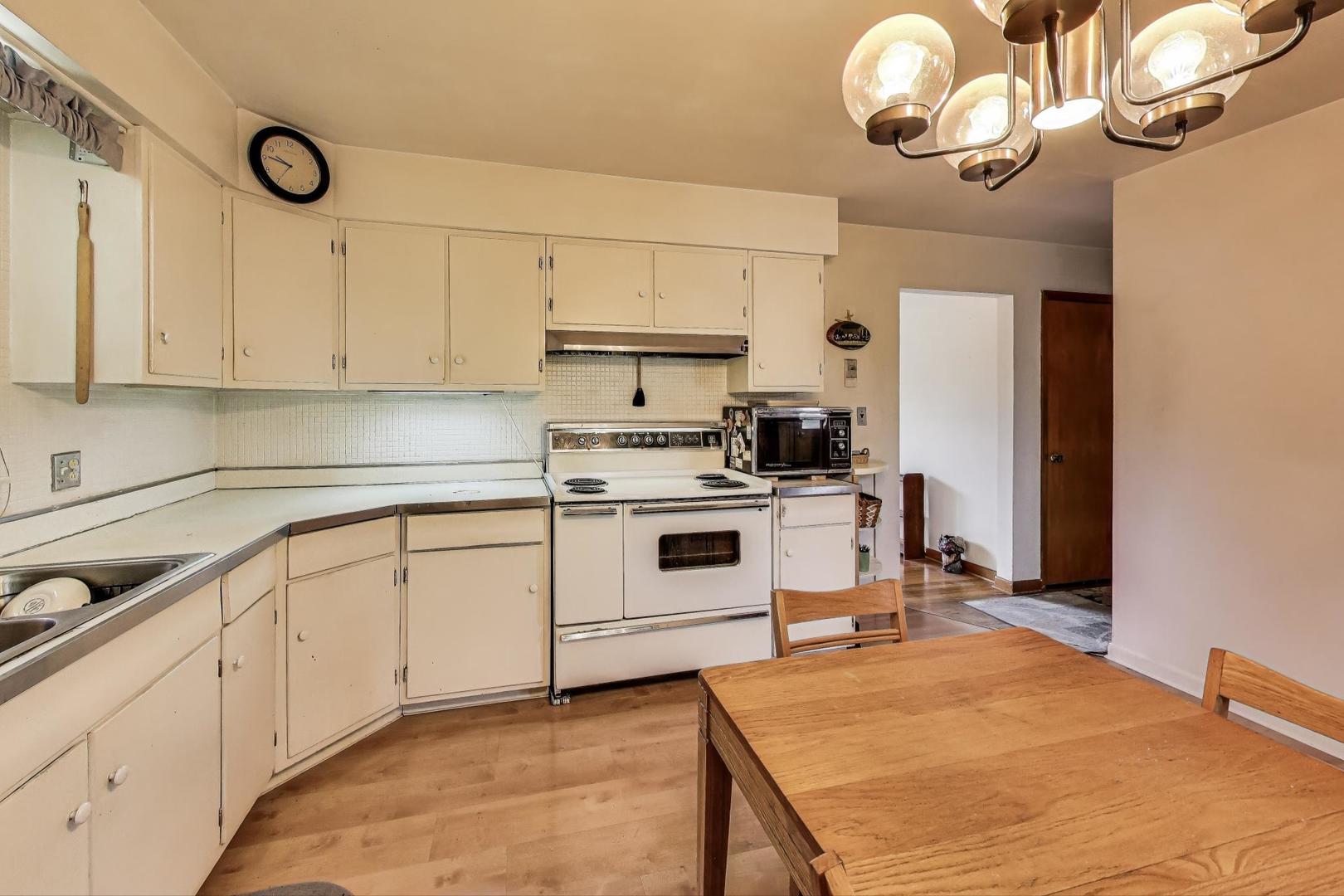 738 N Parker Street, Elmhurst, IL 60126