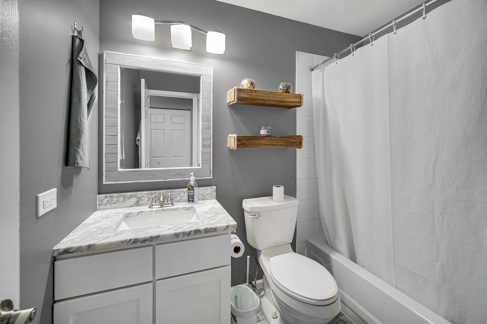 1471 Fairlane Drive #2A, Schaumburg, IL 60193