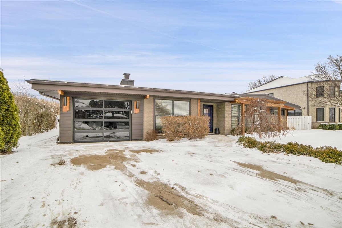 5165 N Canfield Avenue, Norridge, IL 60706