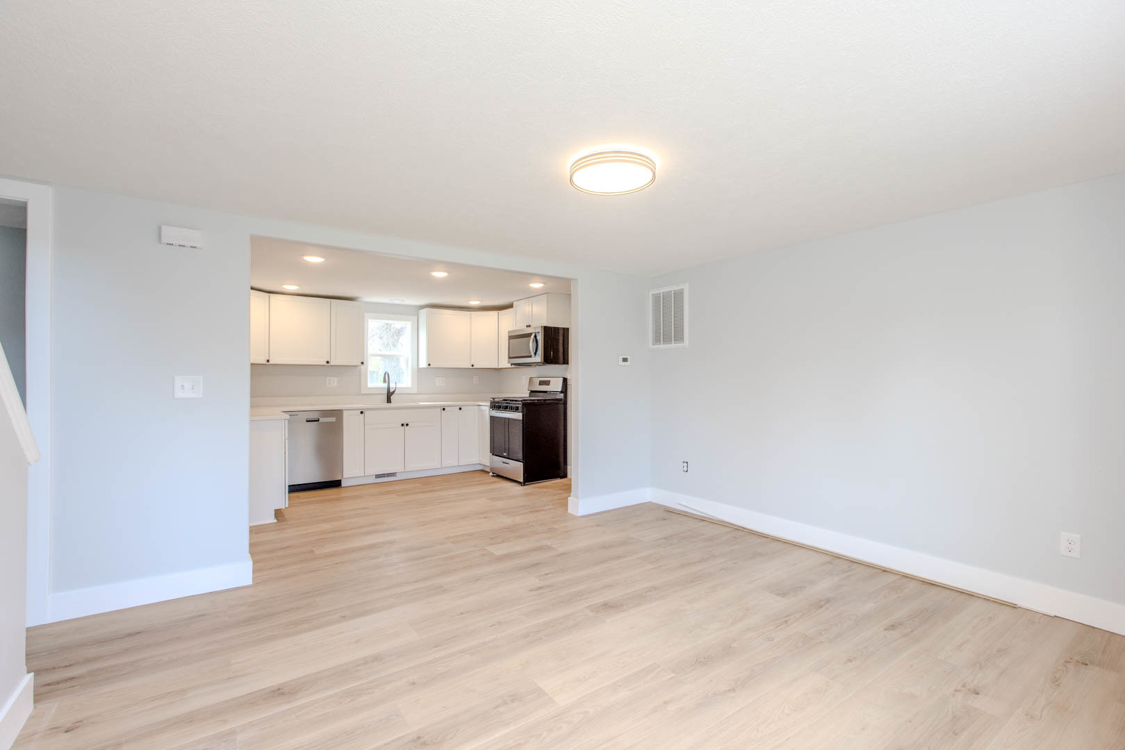 305 Chestnut Street, Hudson, IL 61748