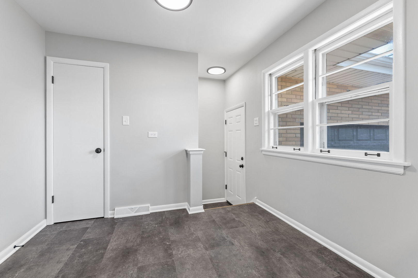 1006 E 163rd Street, South Holland, IL 60473