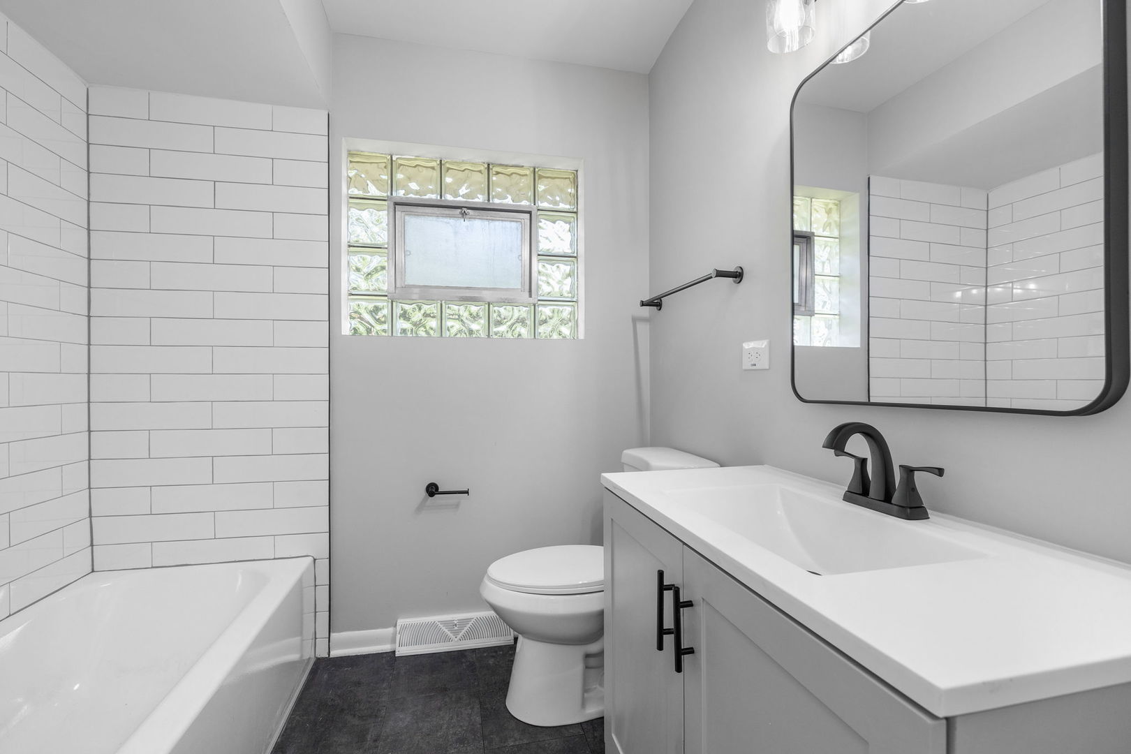 1006 E 163rd Street, South Holland, IL 60473