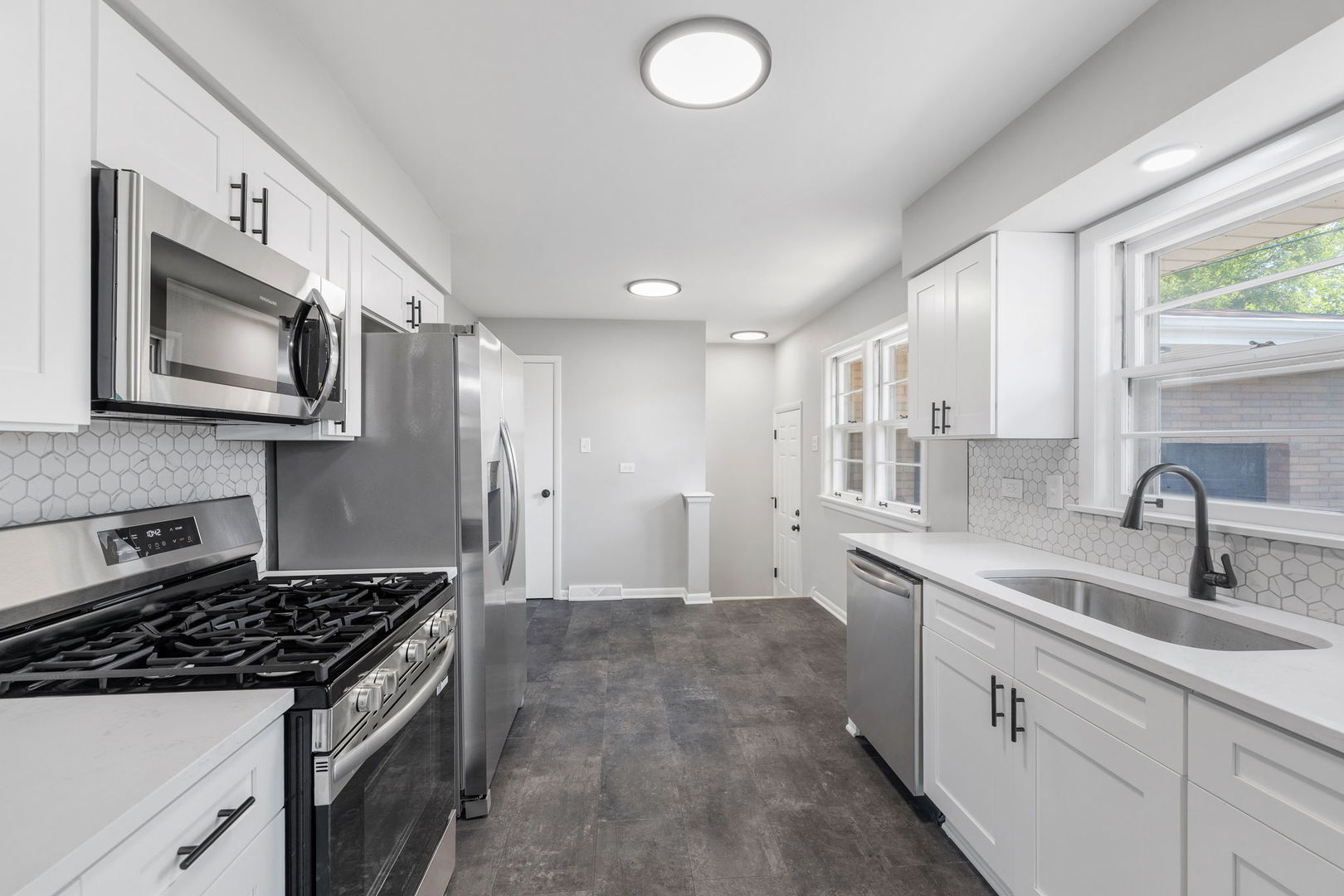 1006 E 163rd Street, South Holland, IL 60473