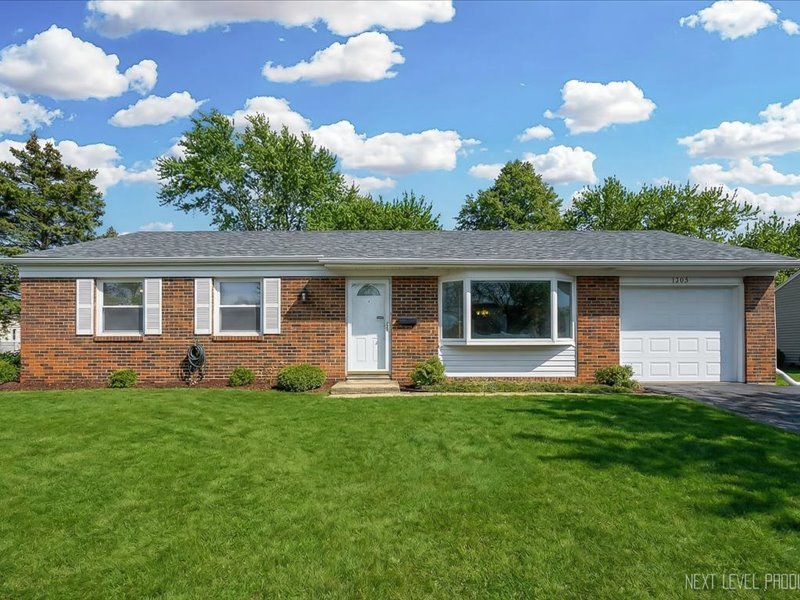 1503 Amherst Drive, Schaumburg, IL 60194
