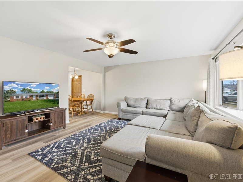 1503 Amherst Drive, Schaumburg, IL 60194