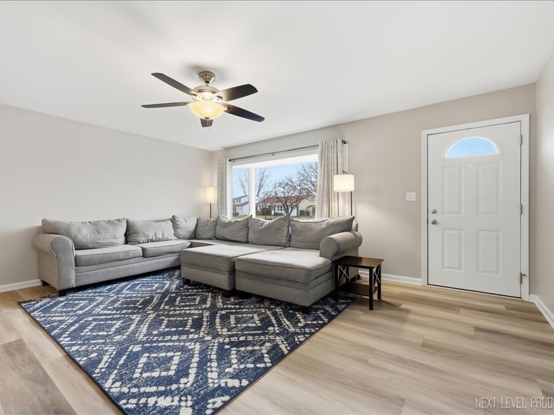 1503 Amherst Drive, Schaumburg, IL 60194