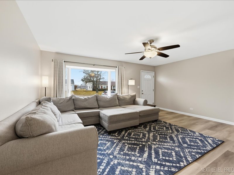 1503 Amherst Drive, Schaumburg, IL 60194