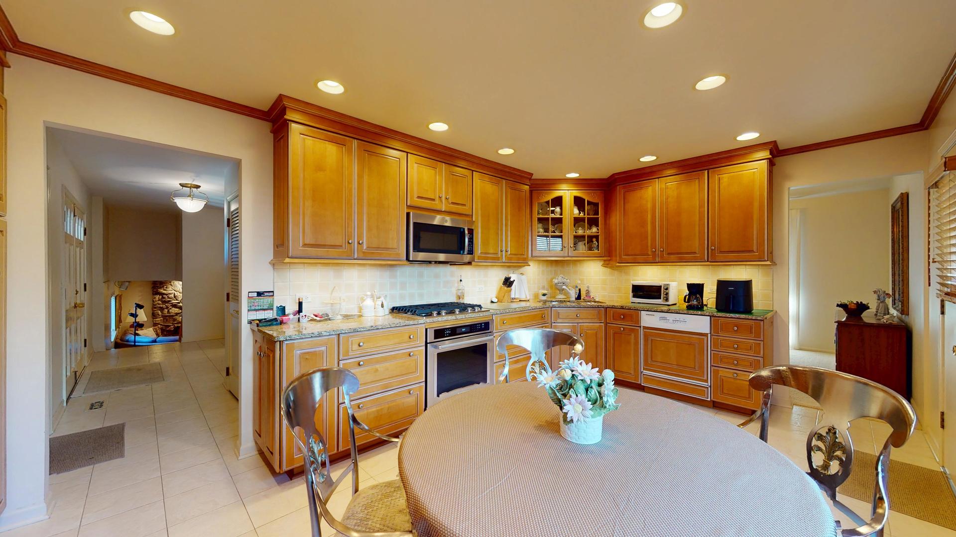 2604 N Prindle Avenue, Arlington Heights, IL 60004