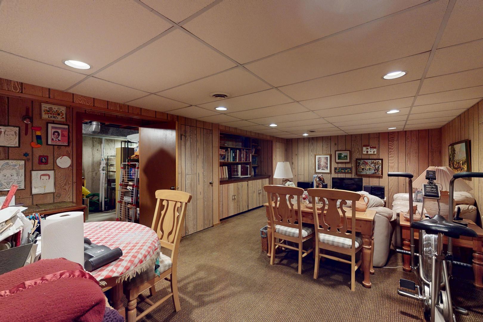 2604 N Prindle Avenue, Arlington Heights, IL 60004