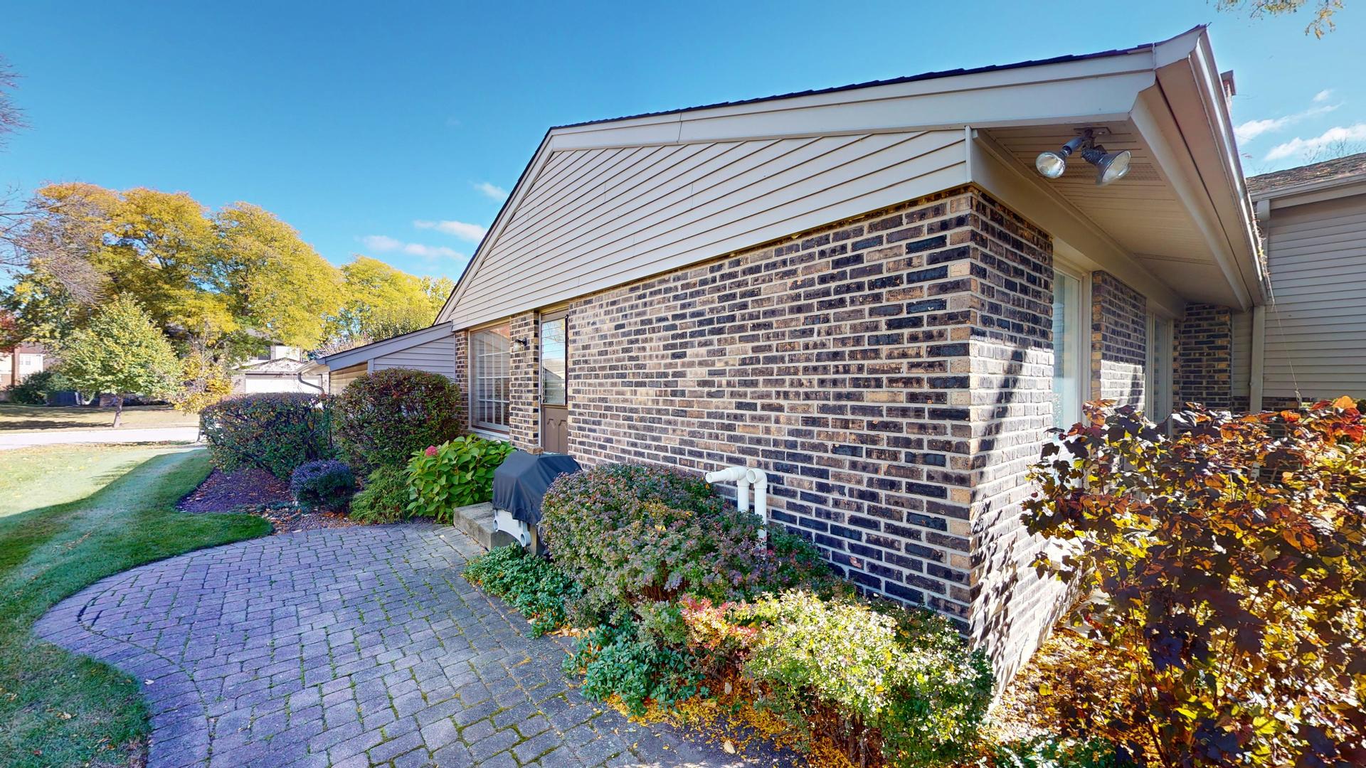 2604 N Prindle Avenue, Arlington Heights, IL 60004