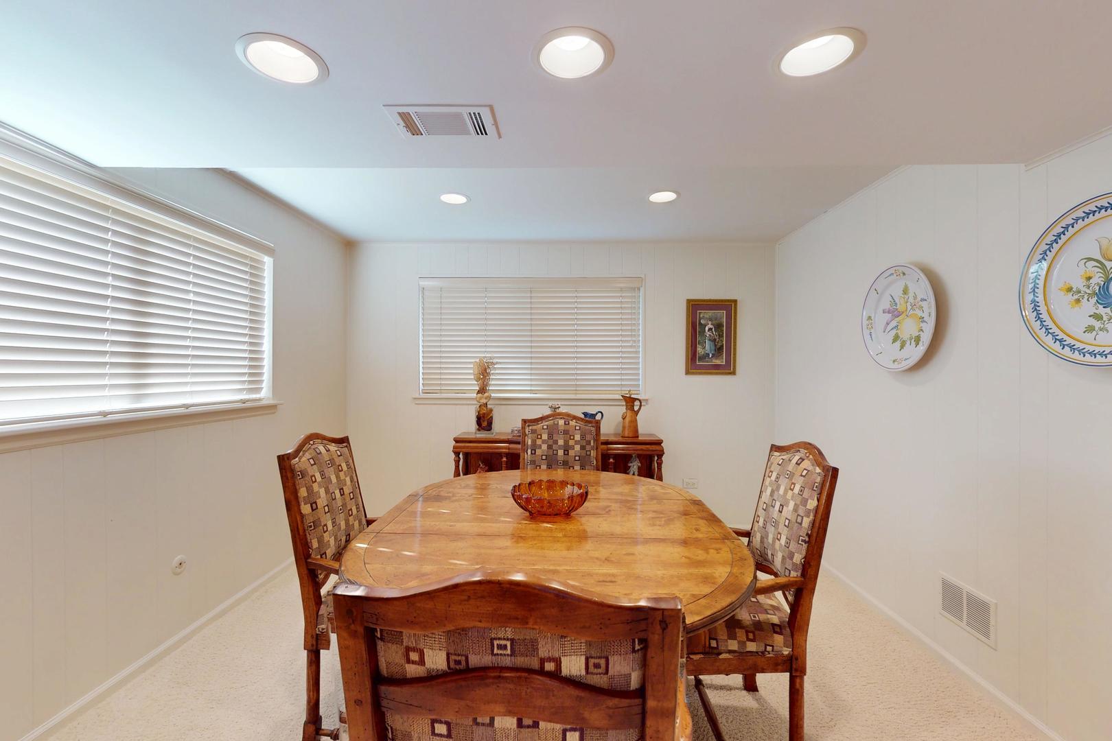 2604 N Prindle Avenue, Arlington Heights, IL 60004