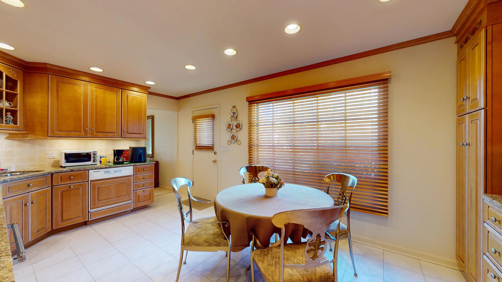 2604 N Prindle Avenue, Arlington Heights, IL 60004