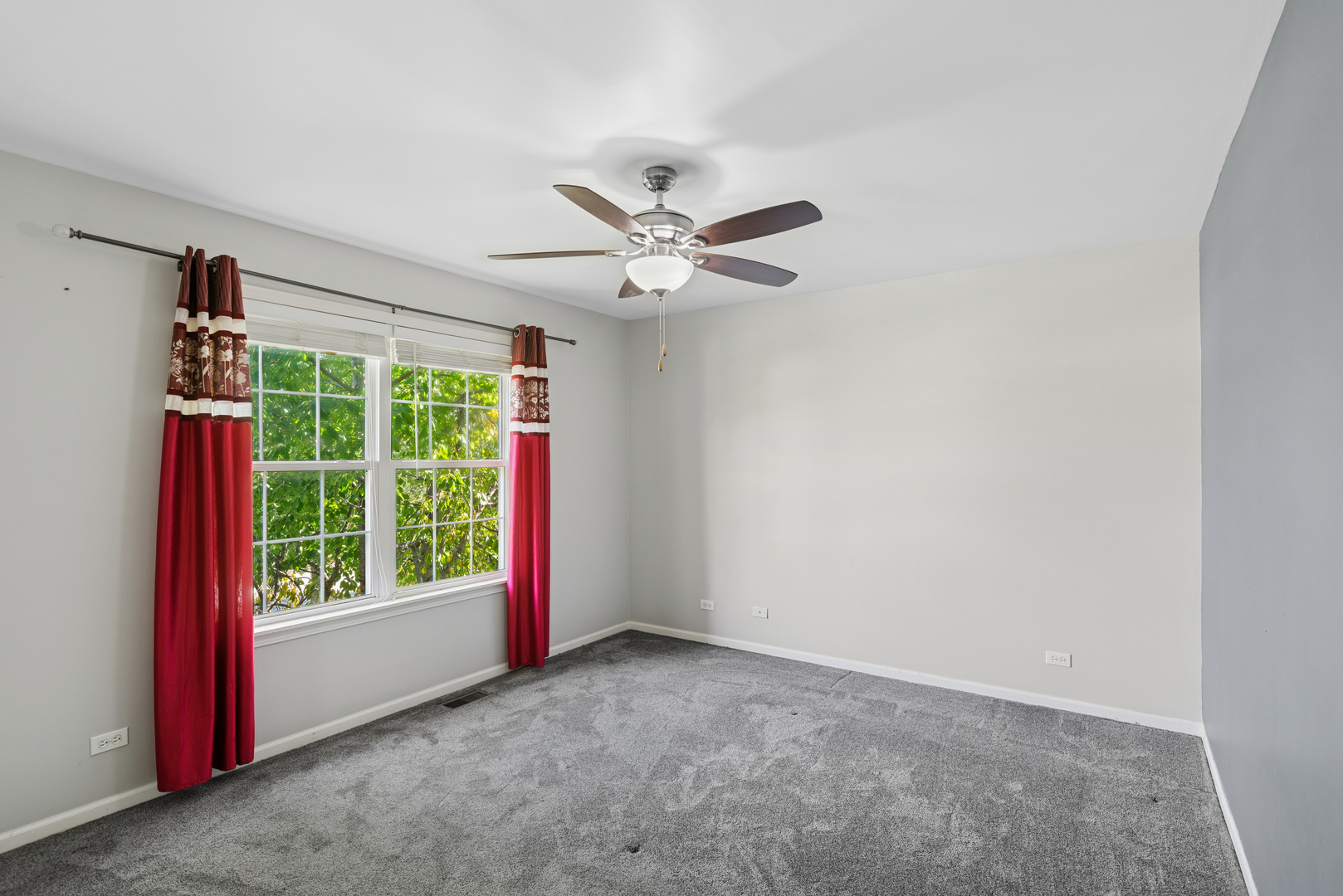 1534 S Falcon Drive, Libertyville, IL 60048