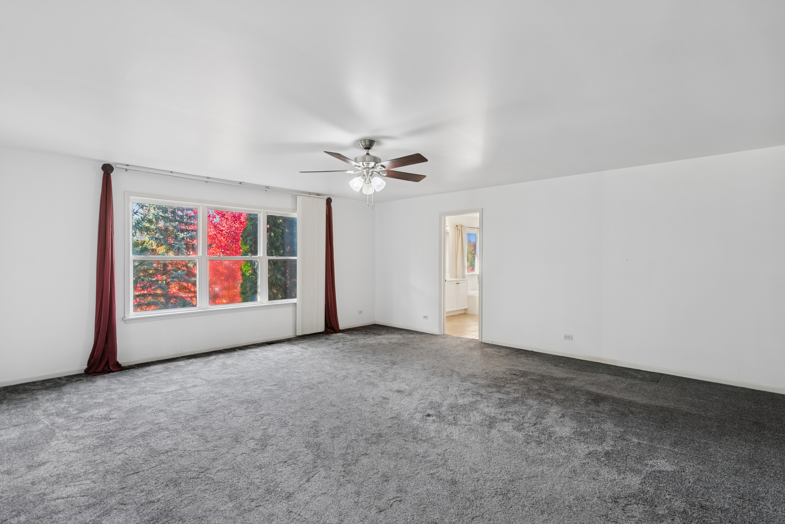 1534 S Falcon Drive, Libertyville, IL 60048