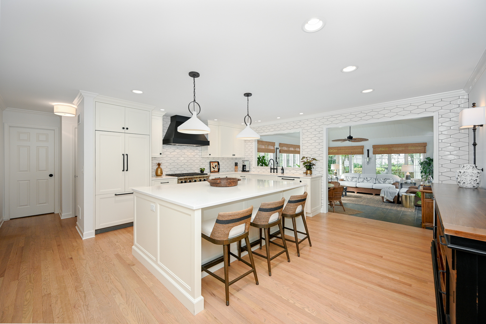 476 Longfellow Avenue, Glen Ellyn, IL 60137