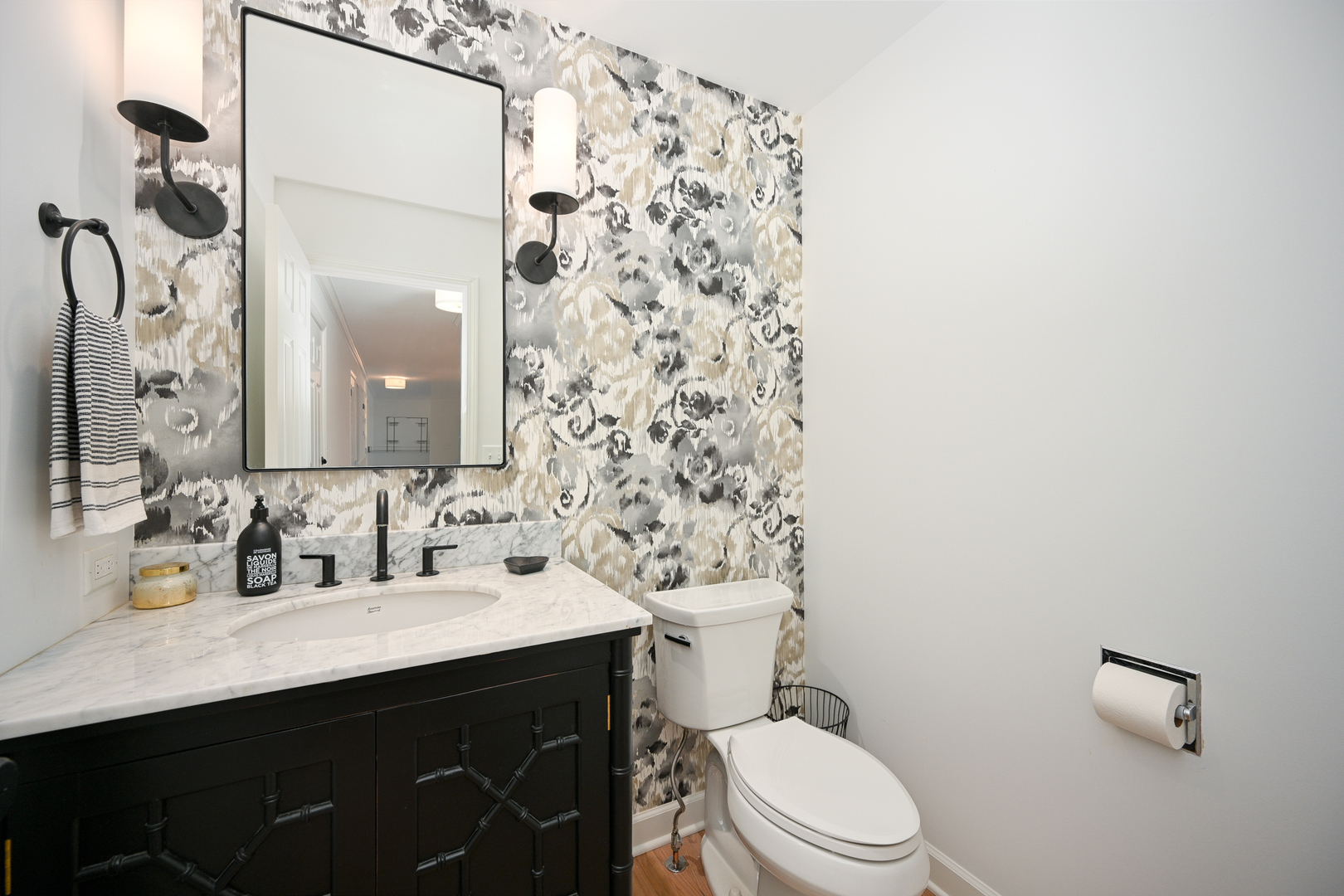 476 Longfellow Avenue, Glen Ellyn, IL 60137