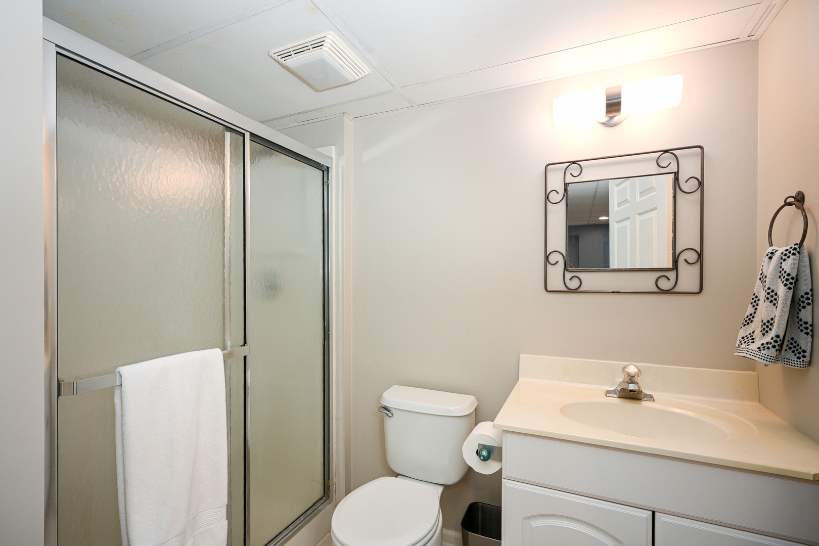 476 Longfellow Avenue, Glen Ellyn, IL 60137