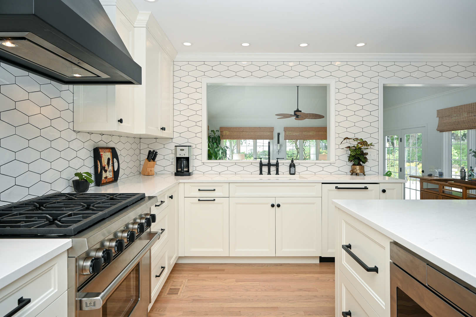 476 Longfellow Avenue, Glen Ellyn, IL 60137