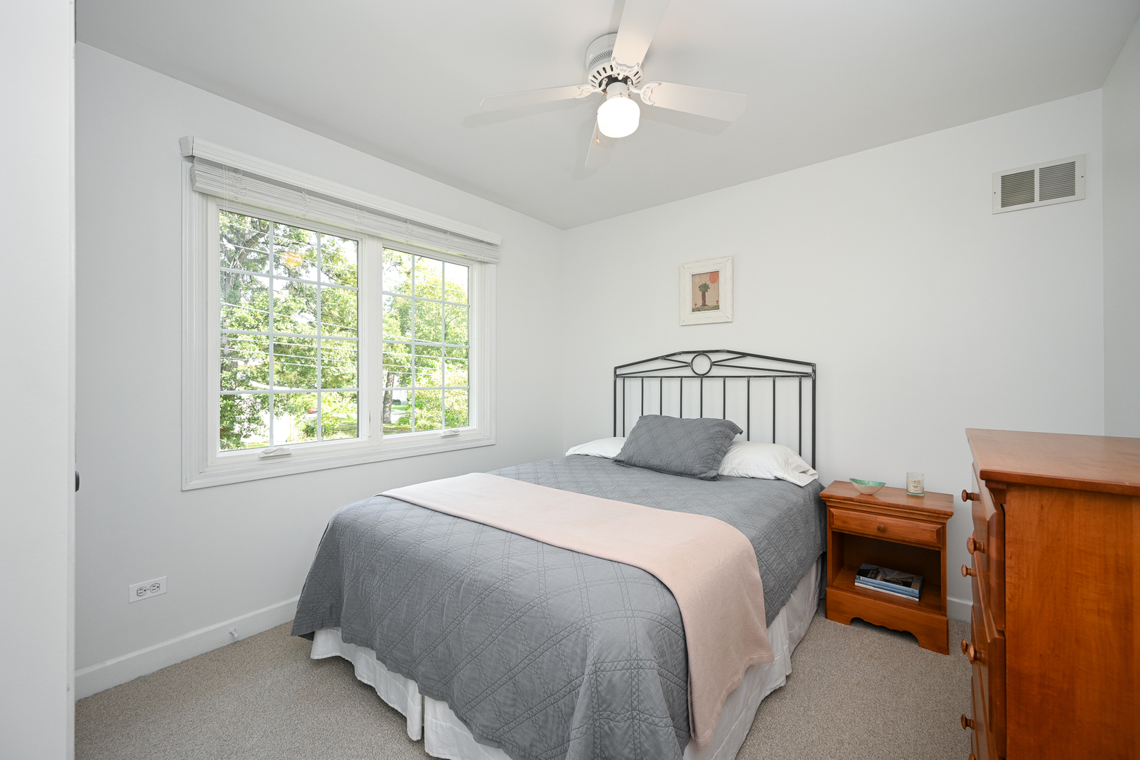 476 Longfellow Avenue, Glen Ellyn, IL 60137