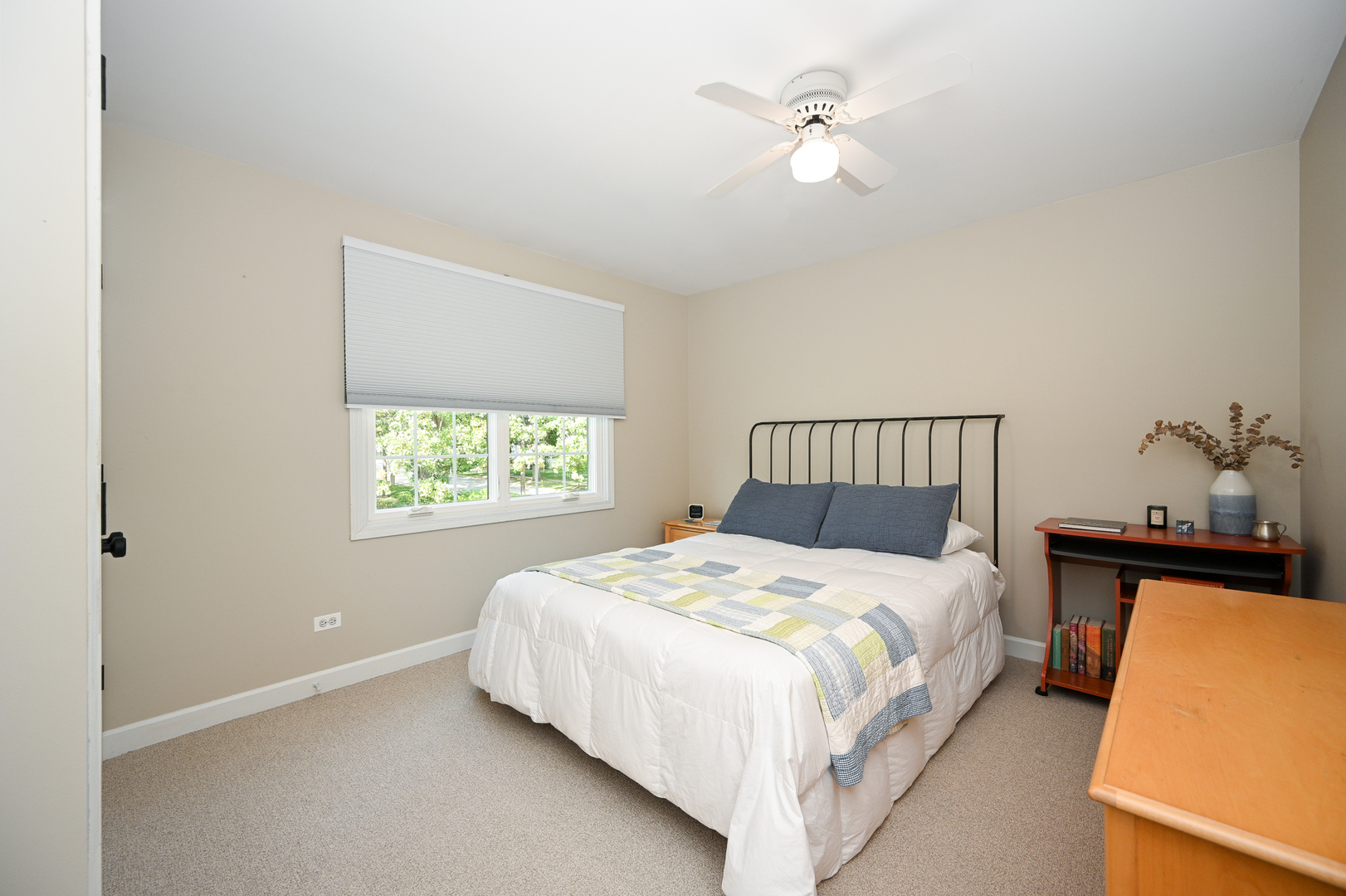 476 Longfellow Avenue, Glen Ellyn, IL 60137