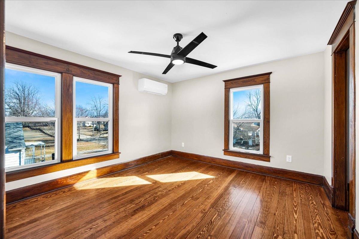 11 E 3rd Street, El Paso, IL 61738