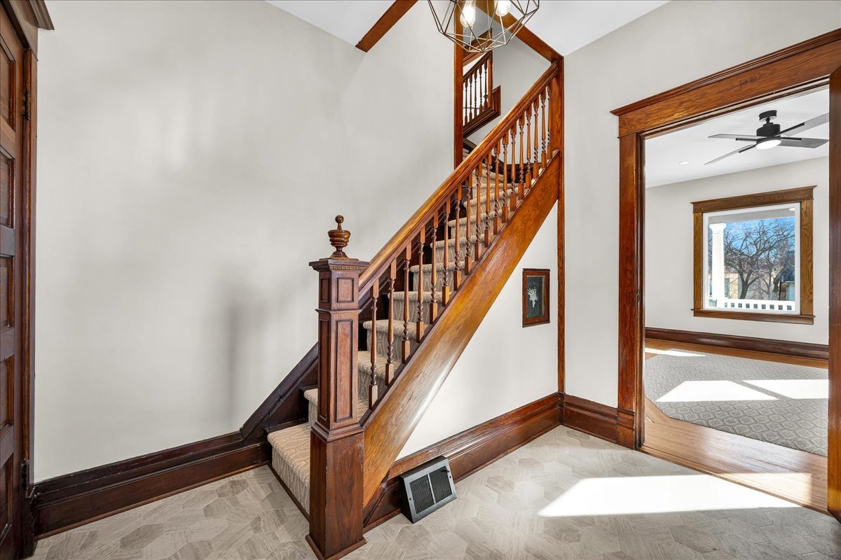 11 E 3rd Street, El Paso, IL 61738