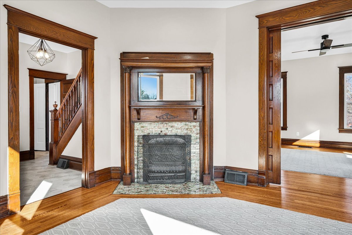 11 E 3rd Street, El Paso, IL 61738