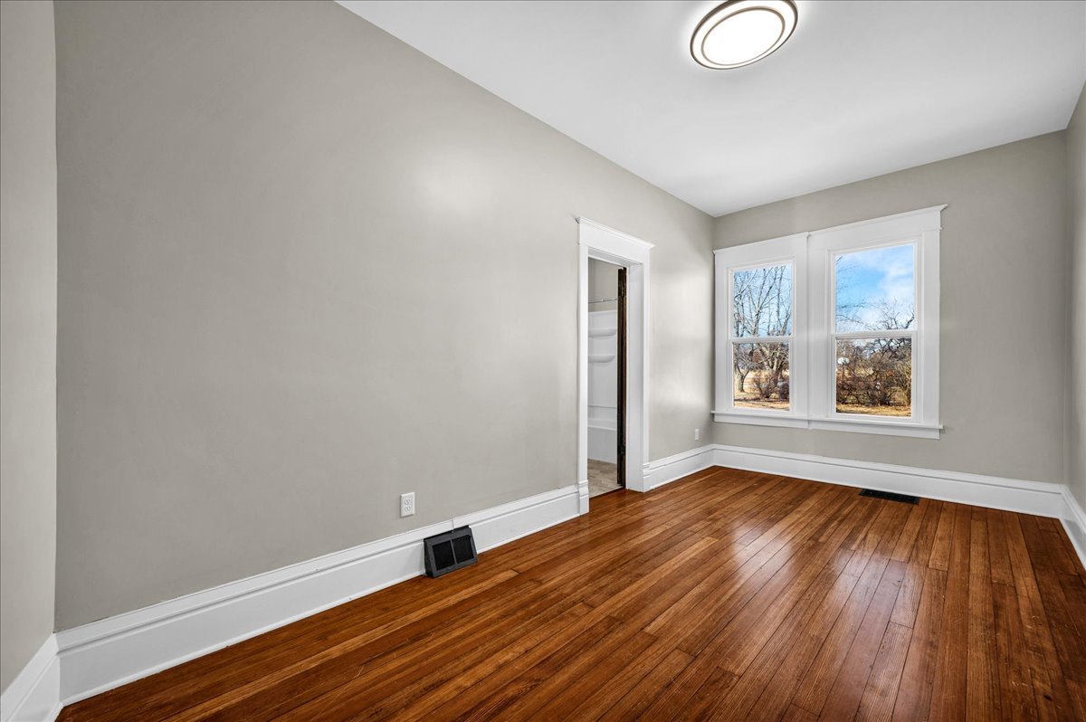 11 E 3rd Street, El Paso, IL 61738