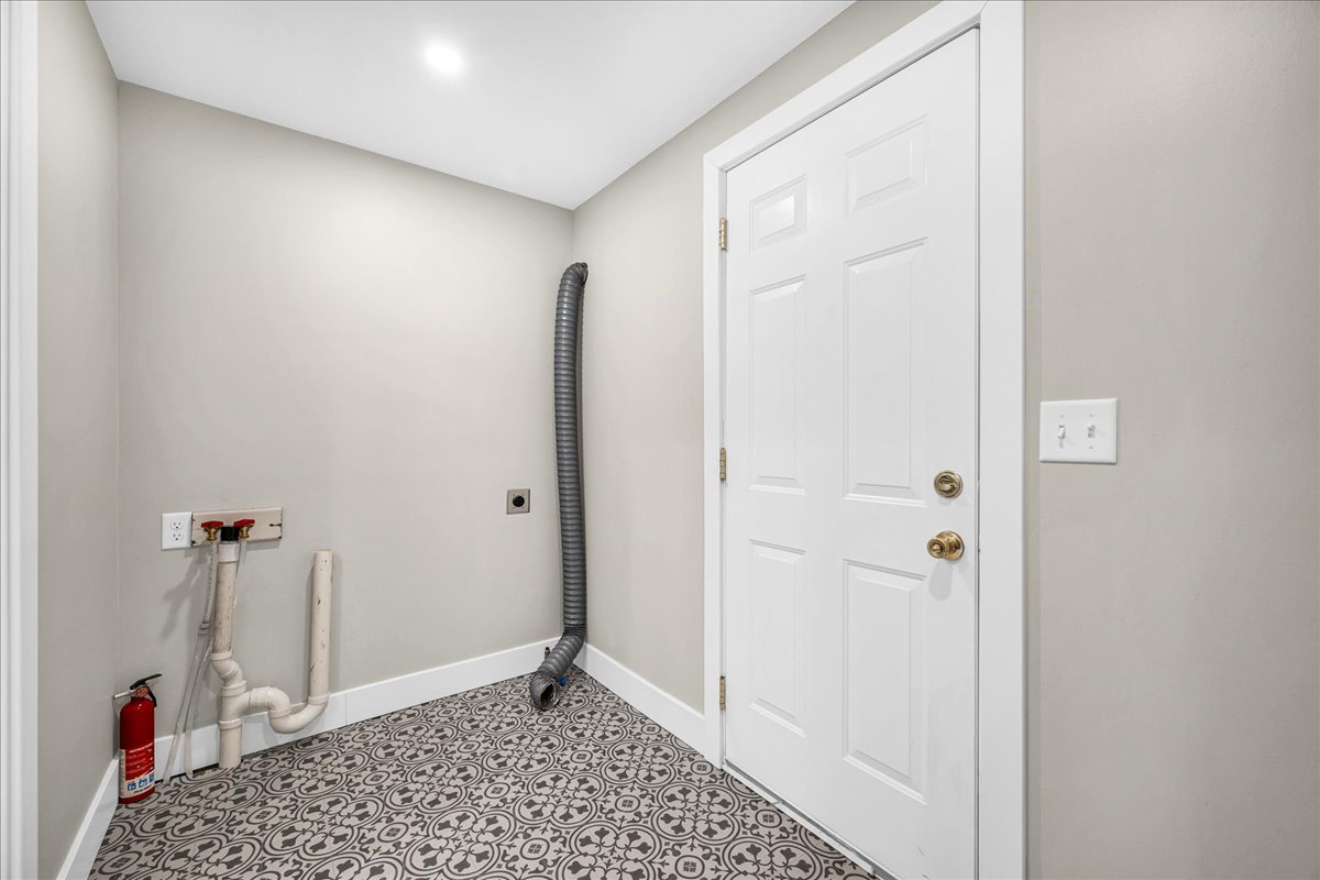 11 E 3rd Street, El Paso, IL 61738