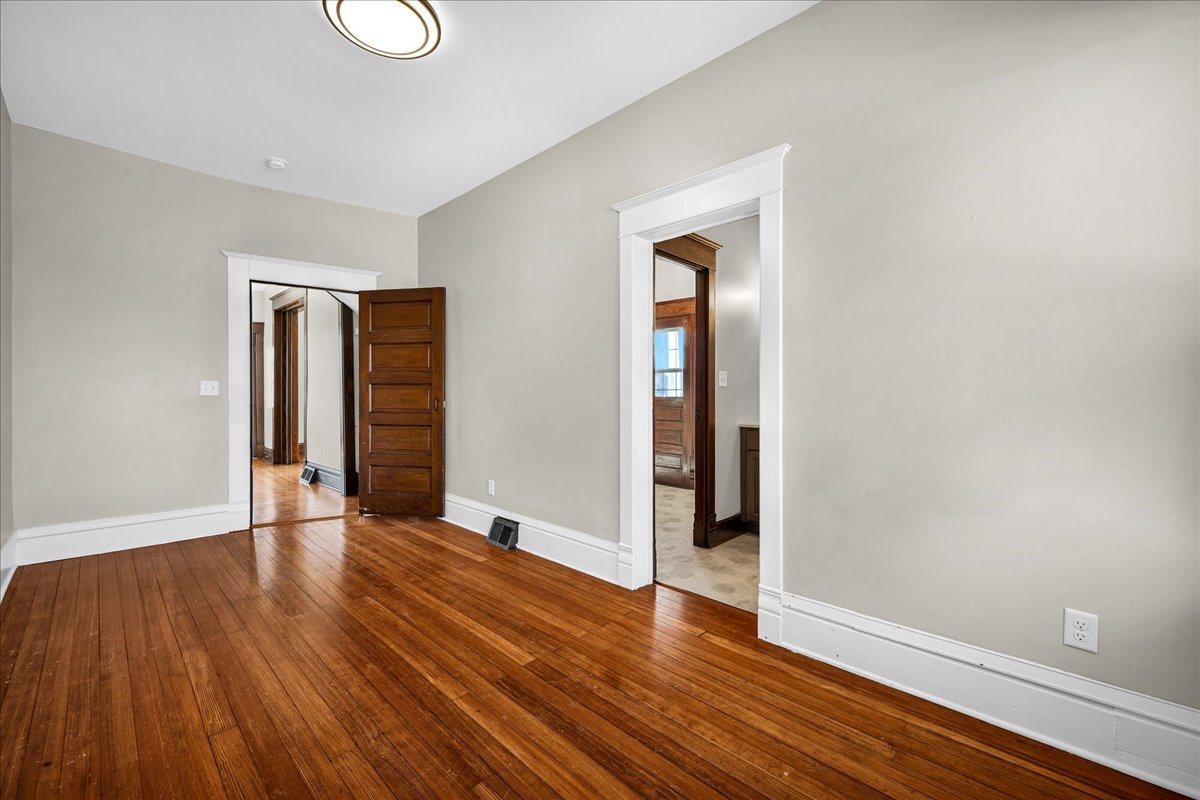 11 E 3rd Street, El Paso, IL 61738