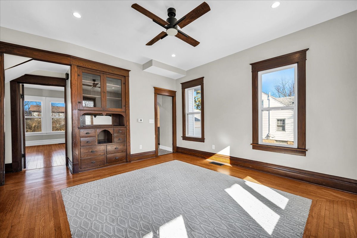 11 E 3rd Street, El Paso, IL 61738