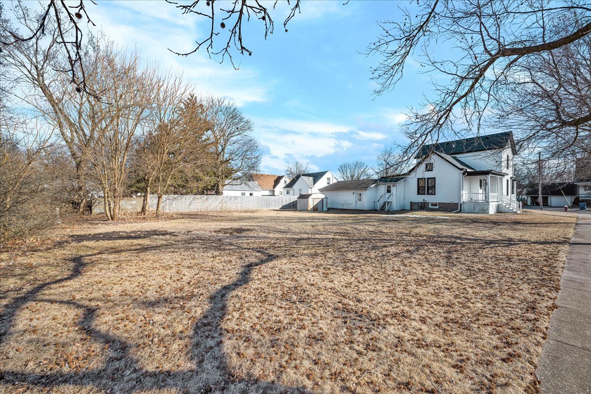 11 E 3rd Street, El Paso, IL 61738