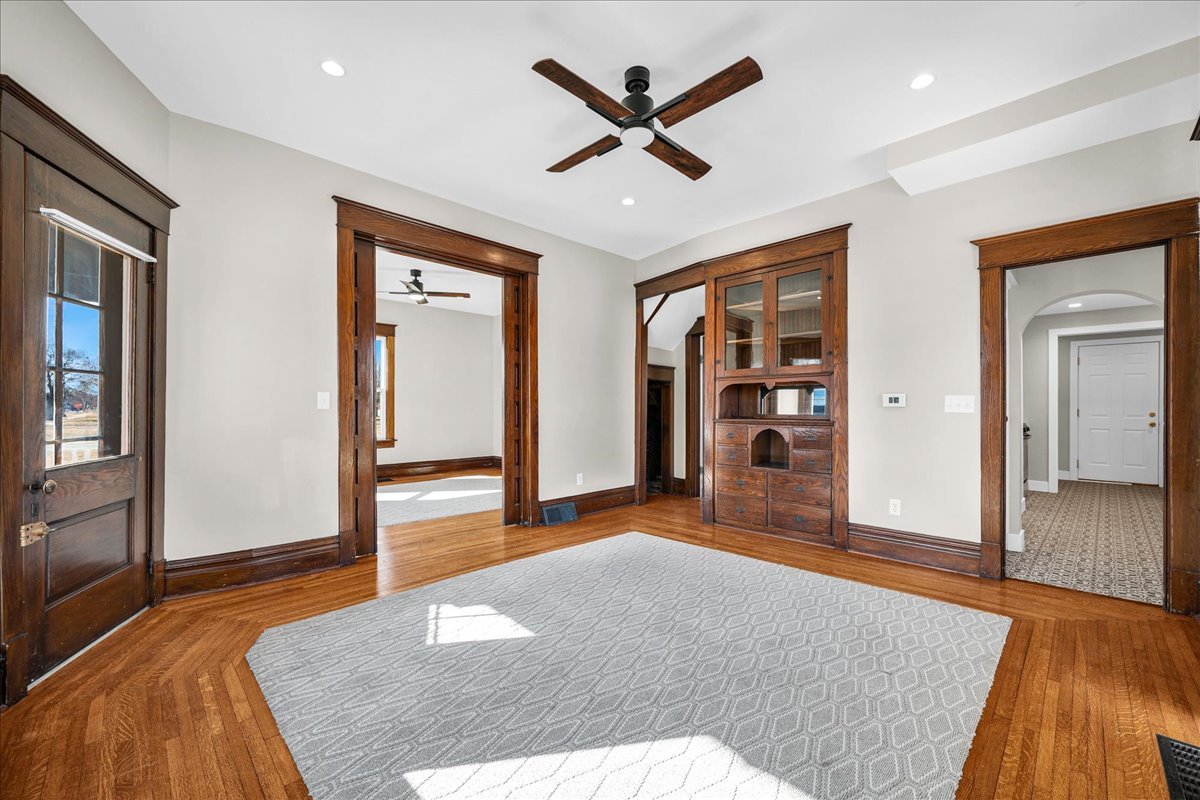 11 E 3rd Street, El Paso, IL 61738