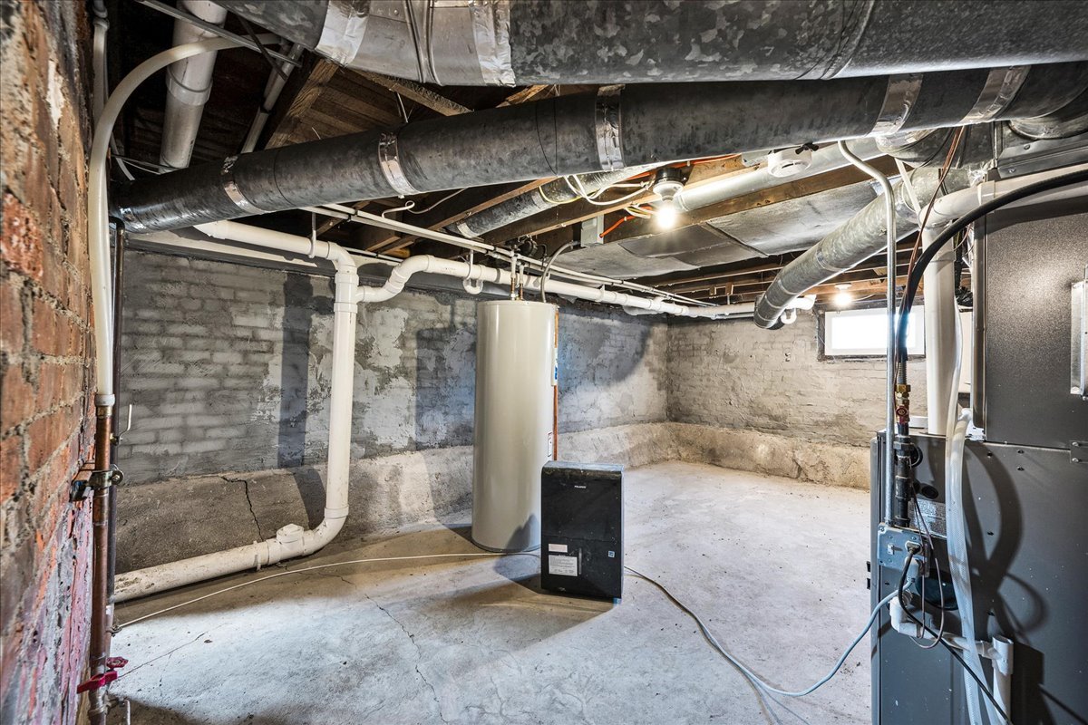 11 E 3rd Street, El Paso, IL 61738