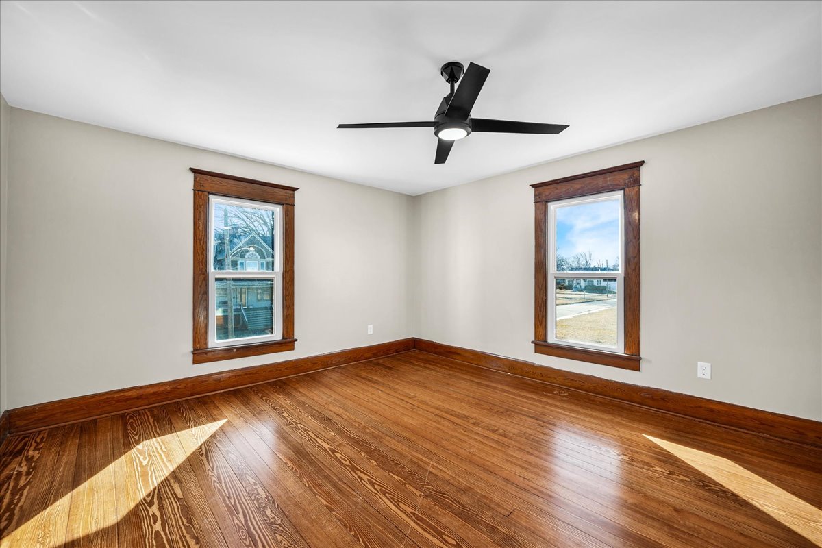 11 E 3rd Street, El Paso, IL 61738