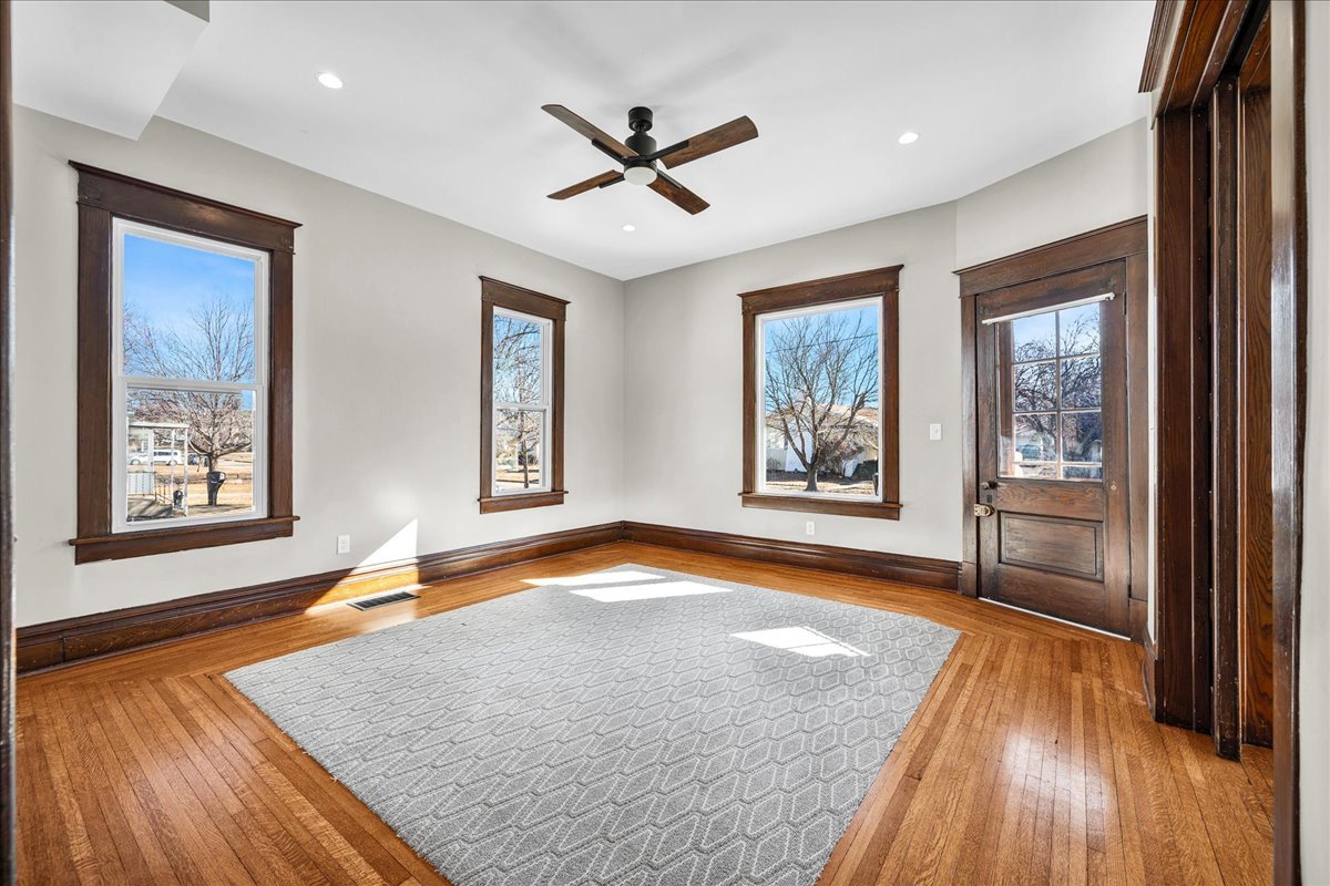 11 E 3rd Street, El Paso, IL 61738